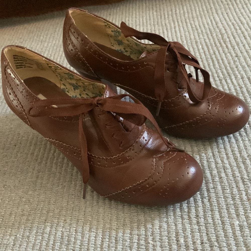 Oxford style heels